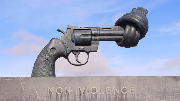 Knotted gun statue in New York